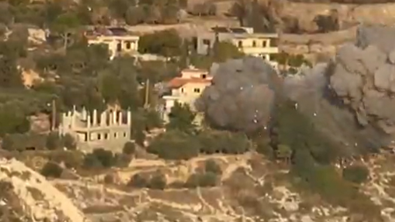 বাংলাদেশ ফুটবল দলকে প্রধান উপদেষ্টার অভিনন্দন